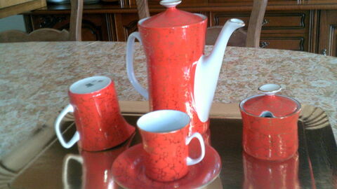 service � caf� en porcelaine rouge 15 Ostricourt (59)