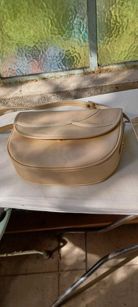 sac �  main 18 Le Cannet (06)