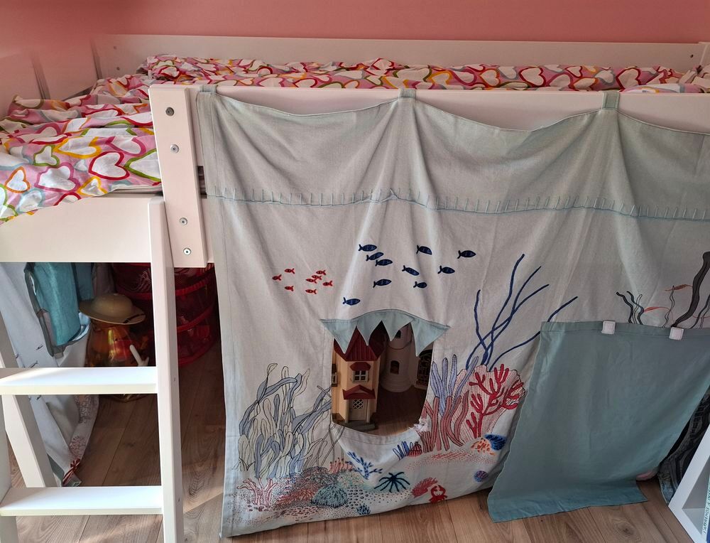 LIT CABANE MI HAUT 90*200 (1 PERSONNE) ALINEA. 
COMME NEUF. Meubles