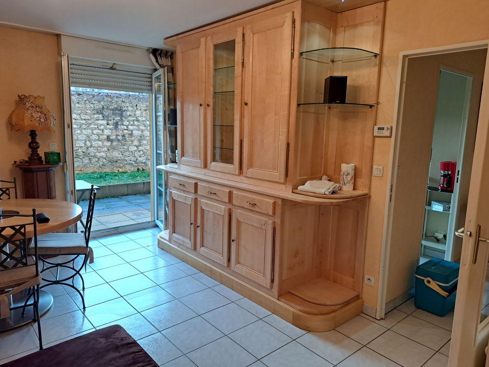 Ensemble meuble haut + table ronde d'&eacute;b&eacute;niste Meubles