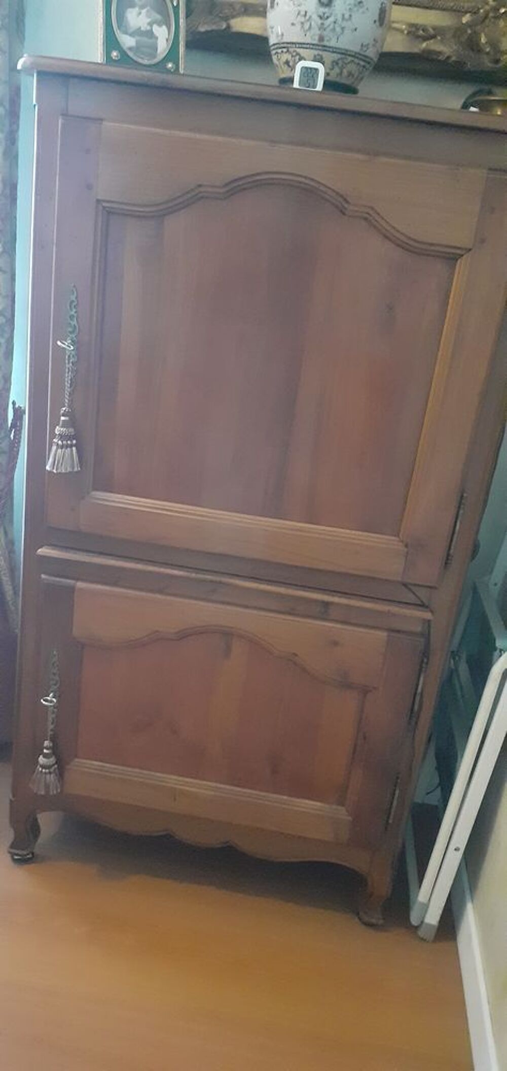 MEUBLE ANCIEN POUR RANGEMENT OU TELE OU INFORMATIQUE Meubles