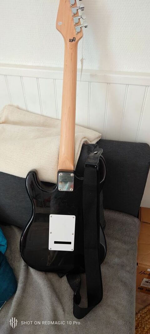 Guitare électrique Harley Benton + ampli Maule (78)