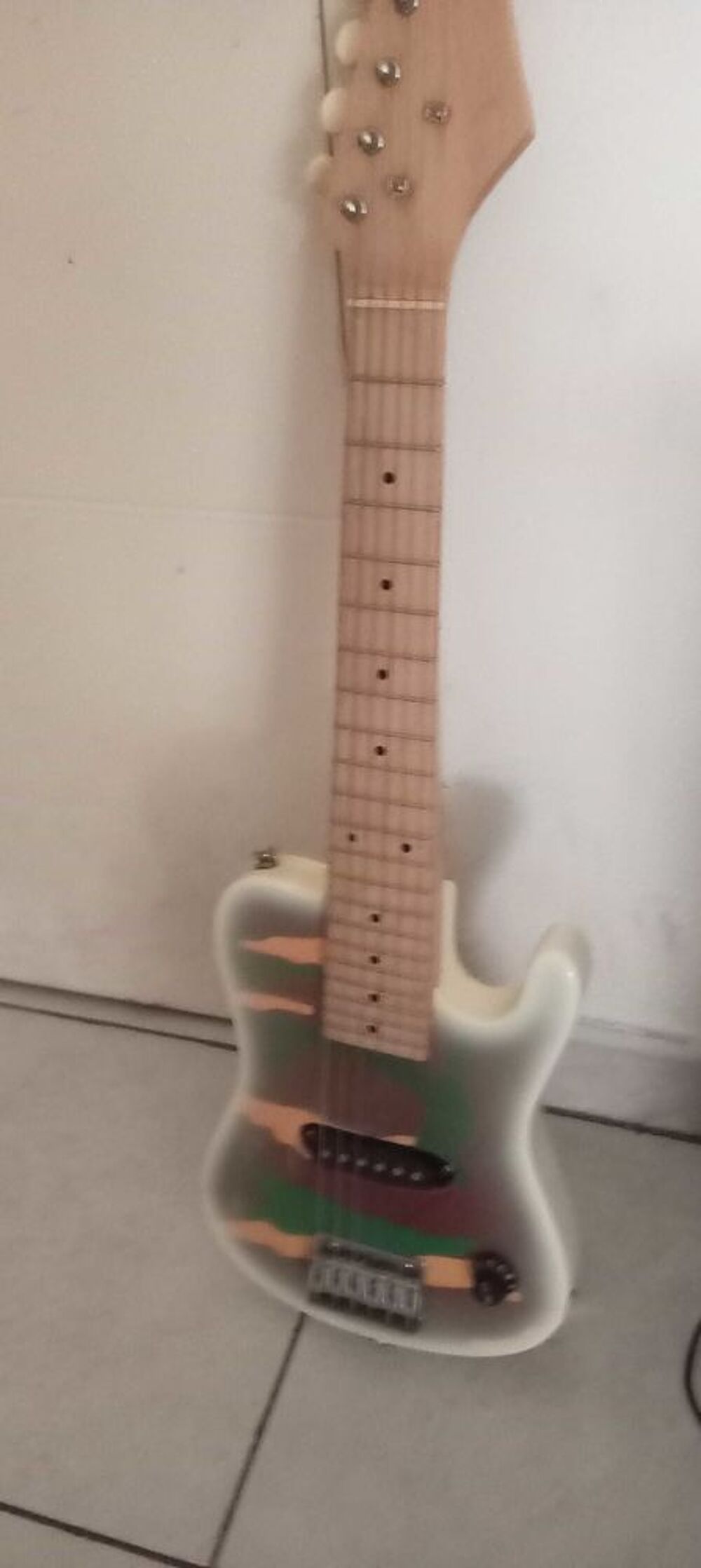 deux guitares &eacute;lectriques (enfant et adulte) Audio et hifi