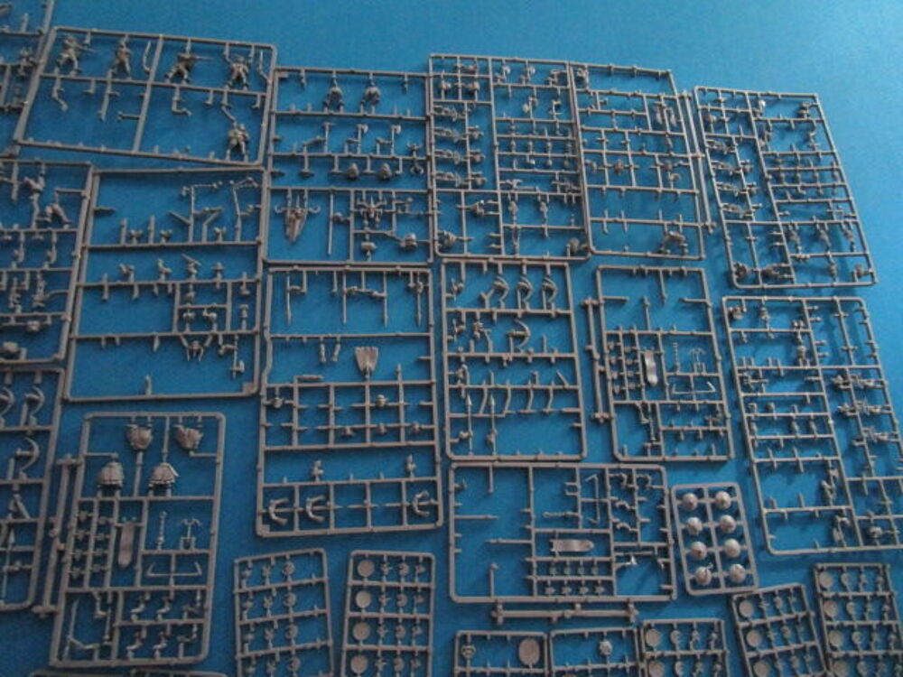 FIGURINE JEU DE ROLE"GAMES WORKSHOP" LOT JR22G 