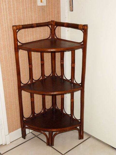 Meuble d'angle en Rotin 
Bon �tat
8 Sorbiers (42)
