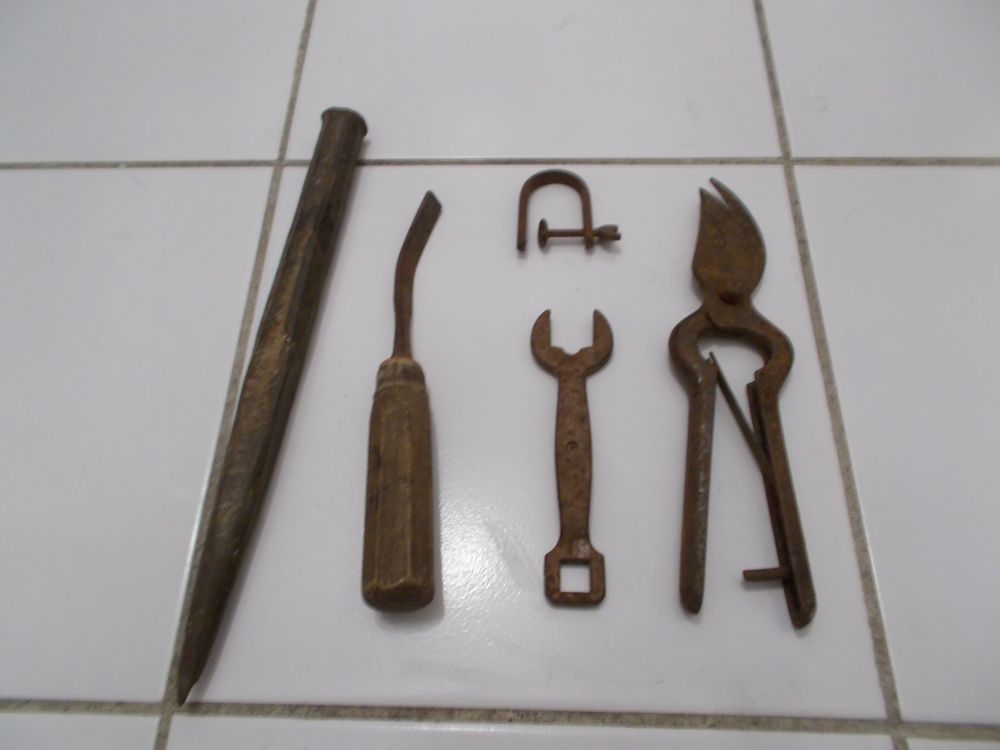 VINTAGE : Lot de TRES VIEUX OUTILS vari&eacute;s, Envoi ok 