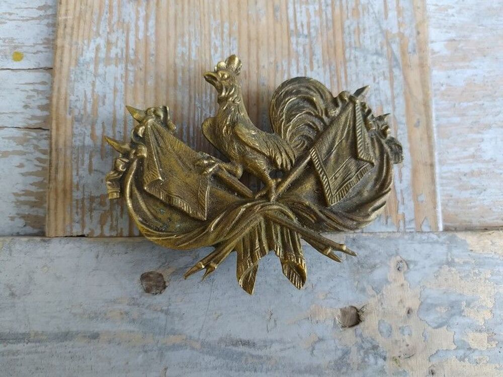 Ancienne Plaque de Giberne en Bronze Coq Drapeaux Militaire 