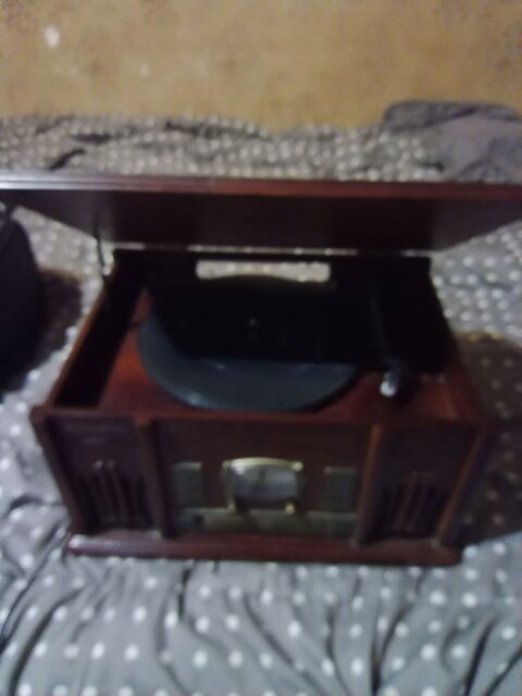 Combiné radio, tourne-disque et lecteur CD ( en bois ) 68 Montigny-lès-Metz (57)