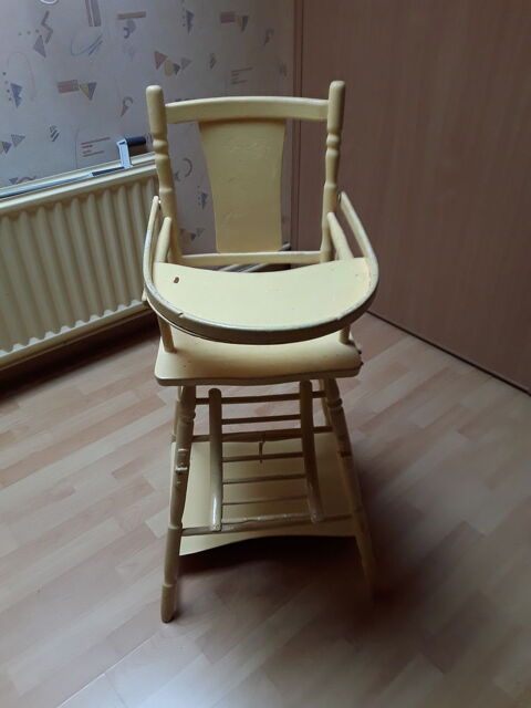 Chaise haute de table  pour bebe en bois vintage de 1940 40 Faches-Thumesnil (59)