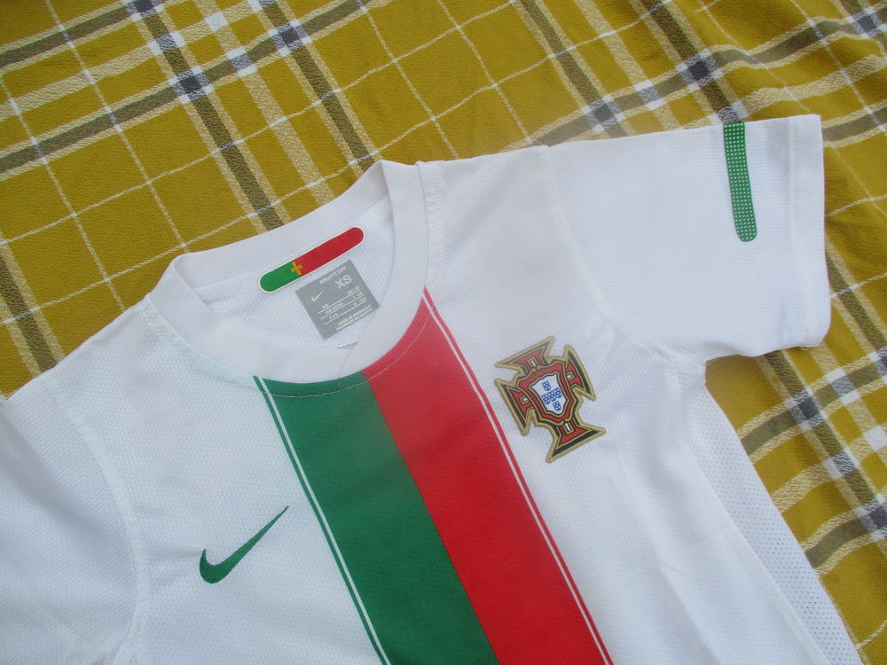 Ensemble Football &quot;Portugal&quot; :Tee-shirt &amp; short en Taille 4A Vtements enfants