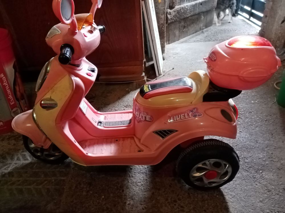 Scooter &eacute;lectrique pour enfant 3 roues Jeux / jouets