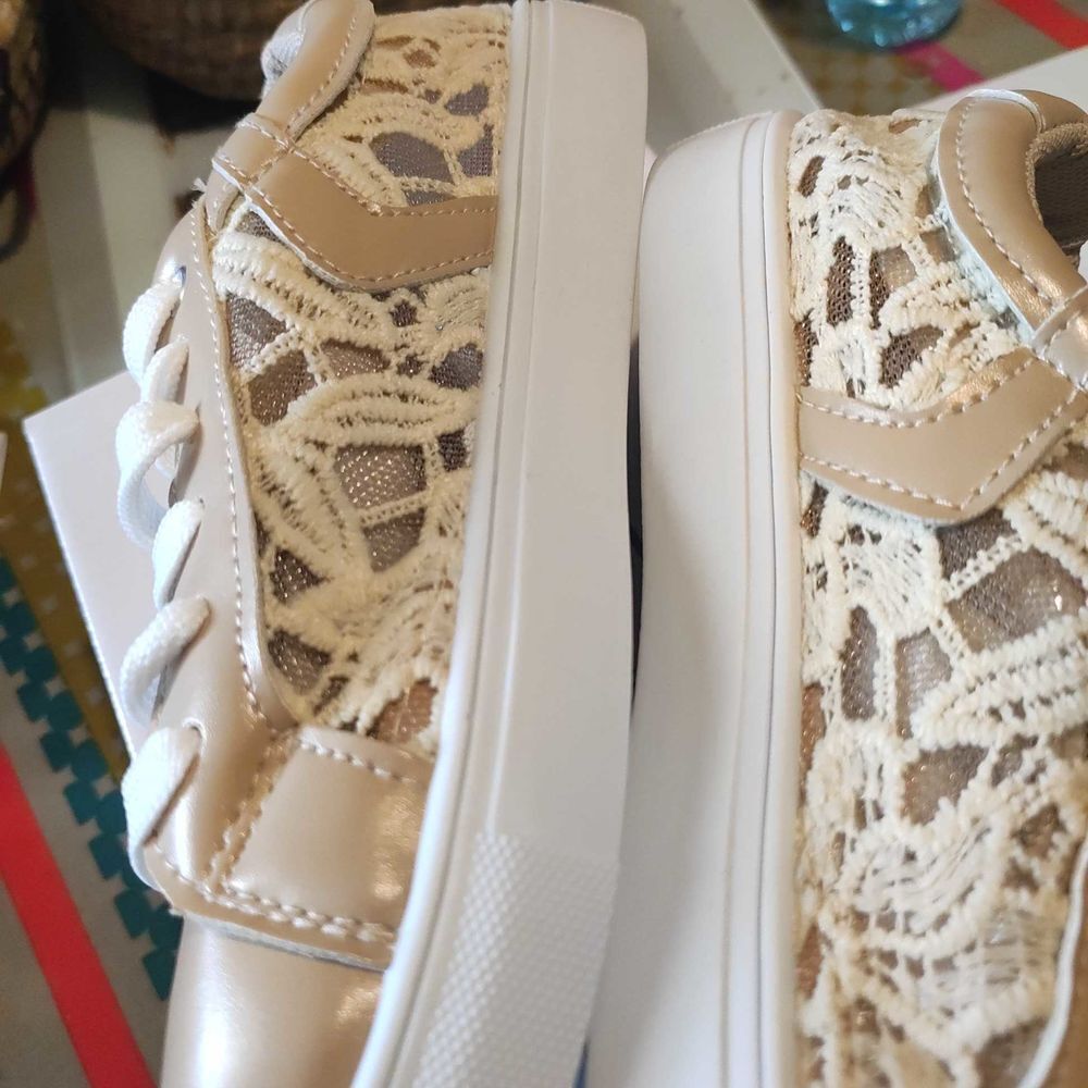 BASKETS FEMME CUIR VEGAN ET CROCHET Chaussures