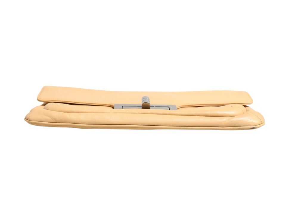 Sac &agrave; rabat g&eacute;ant Mademoiselle en cuir d'agneau beige B+ Maroquinerie