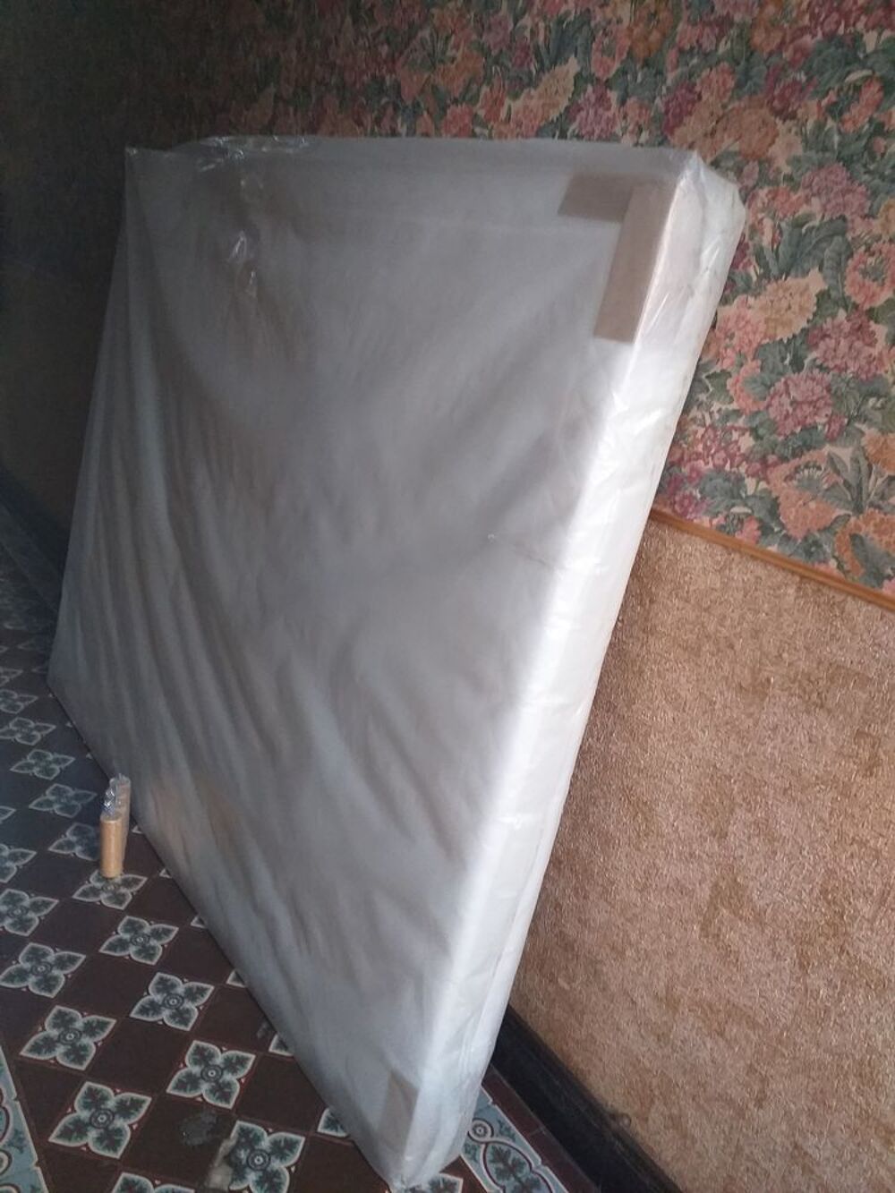 SOMMIER 160X200 NEUF-ENCORE EMBALL&Eacute; Meubles