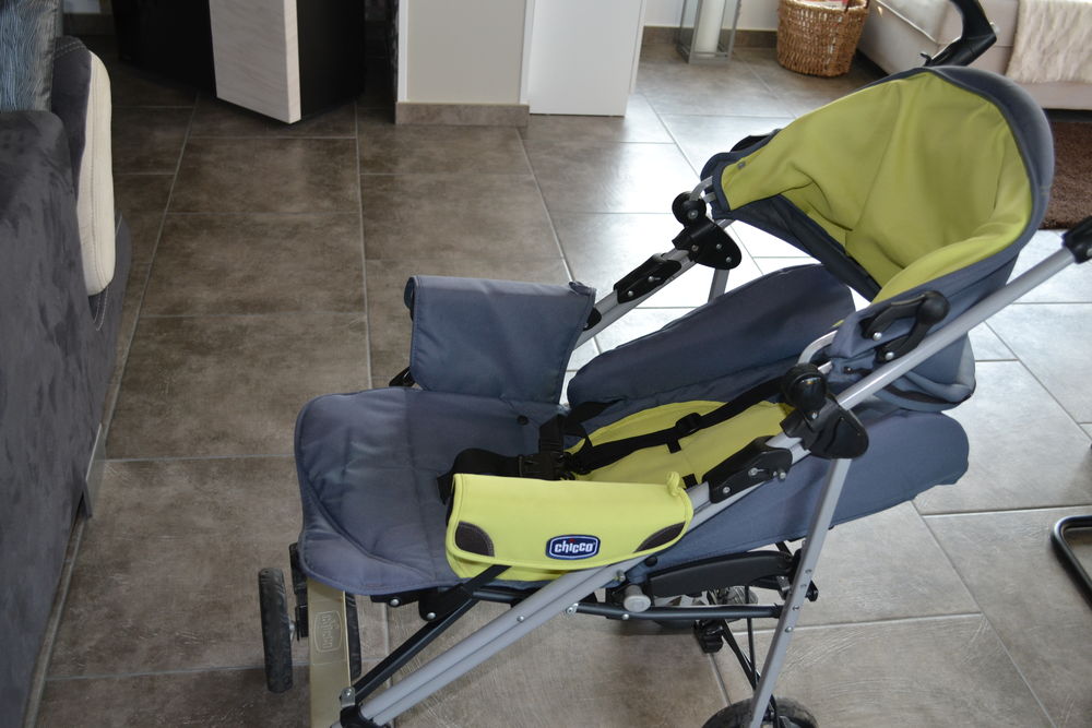POUSSETTE TRIO CHICCO GRISE ET JAUNE Puériculture