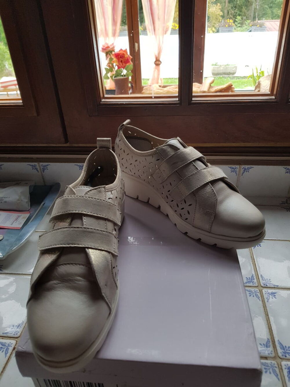 tennis beige nacr&eacute; Chaussures