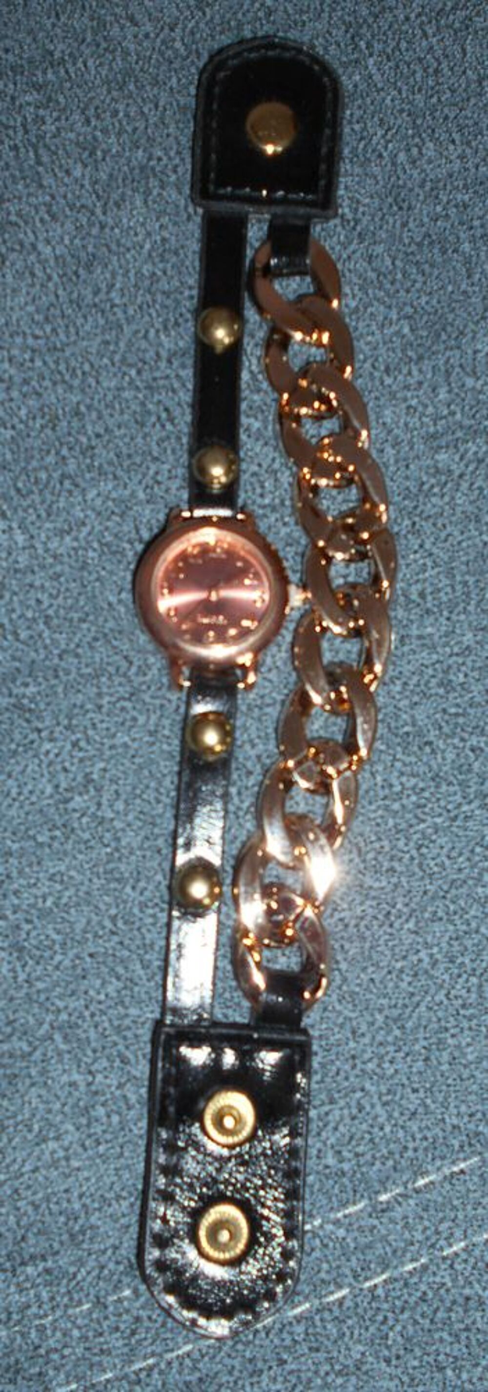 montre bracelet femme cuir noir, cha&icirc;ne dor&eacute;e, neuve Bijoux et montres
