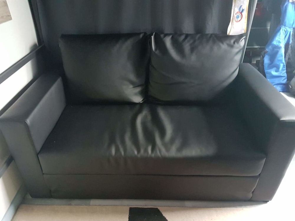 Canap&eacute; noir simili cuir neuf, jamais servi Meubles