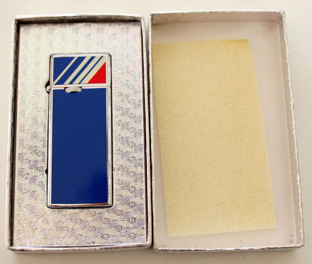 Briquet AIR FRANCE vintage 70 
mod&egrave;le rare 