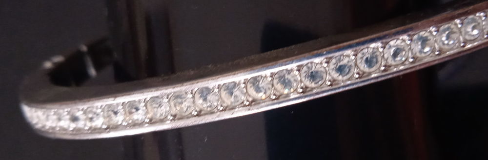 BRACELET SWAROVSKI avec ligne de cristal Bijoux et montres