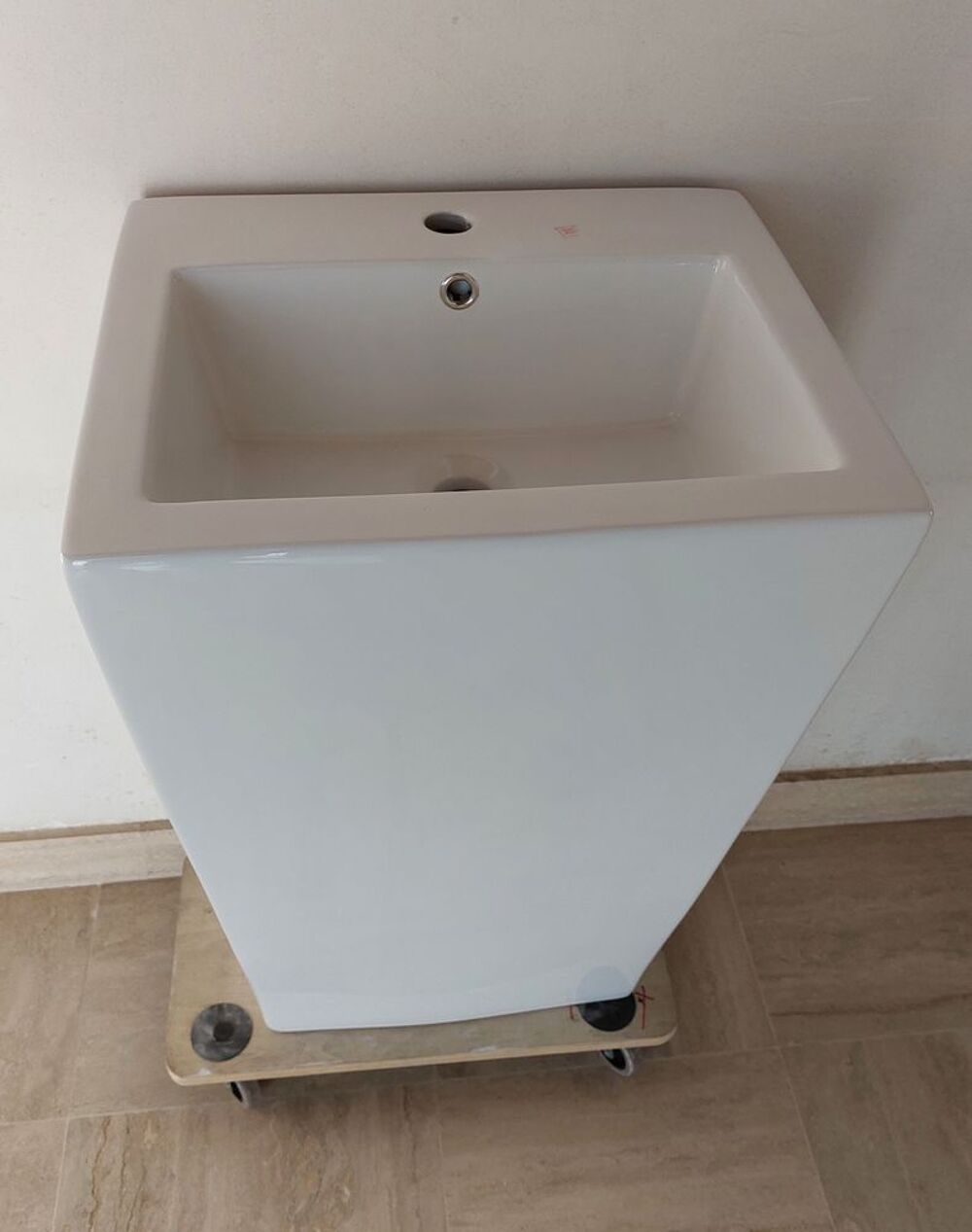 Lavabo c&eacute;ramique totem blanc sur colonne neuf D�coration