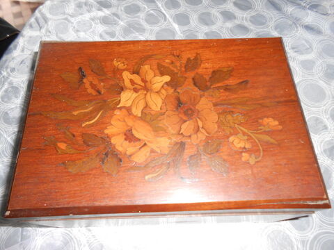 boite en bois marquet�e 120 Villeneuve-sur-Lot (47)