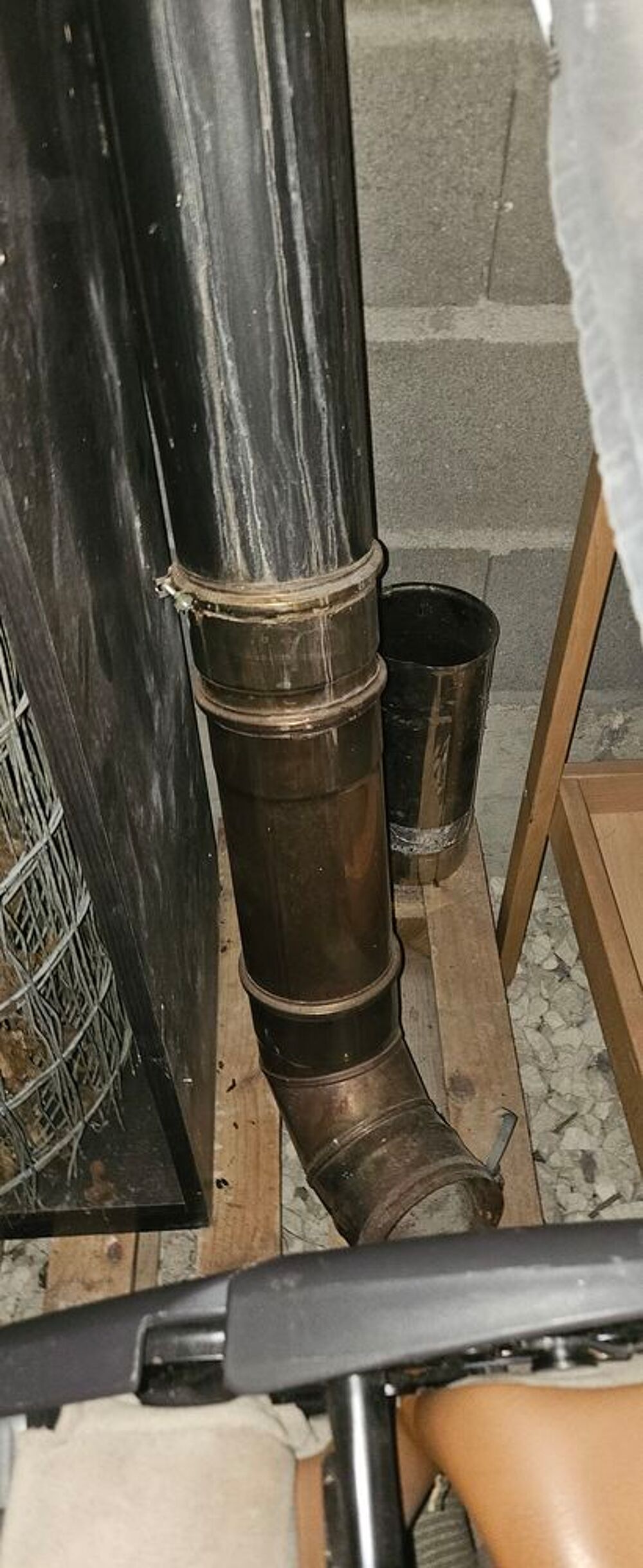 Po&ecirc;le &agrave; bois + gaines + protection murale d&eacute;cor&eacute;e Meubles