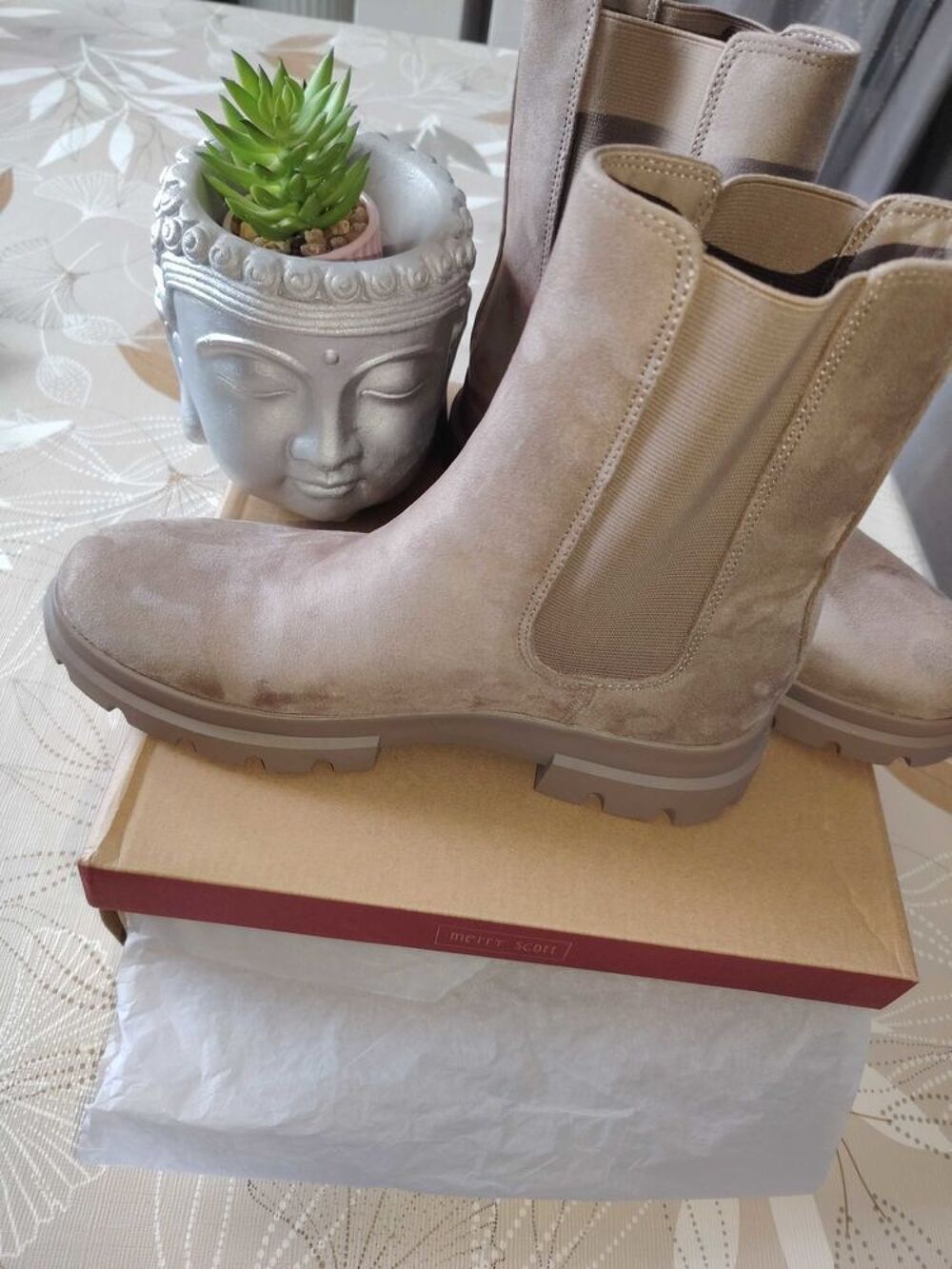 tr&egrave;s belle bottines Neuve Chaussures