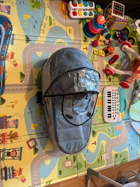 Nacelle  yoyo  babyzen Aqua + accessoires   160 EUROS
160 Maisons-Alfort (94)