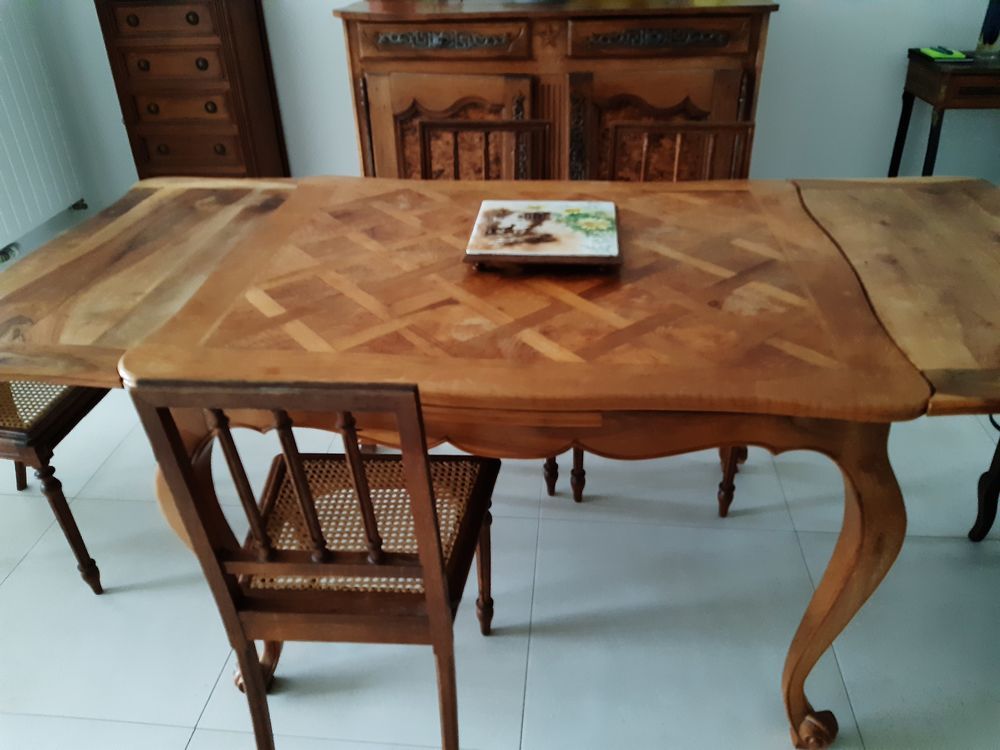 Table de salle &agrave; manger style Louis XV Meubles