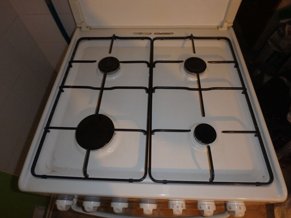 Cuisini&egrave;re FAURE FCG661MWC A R&eacute;parer Electrom�nager