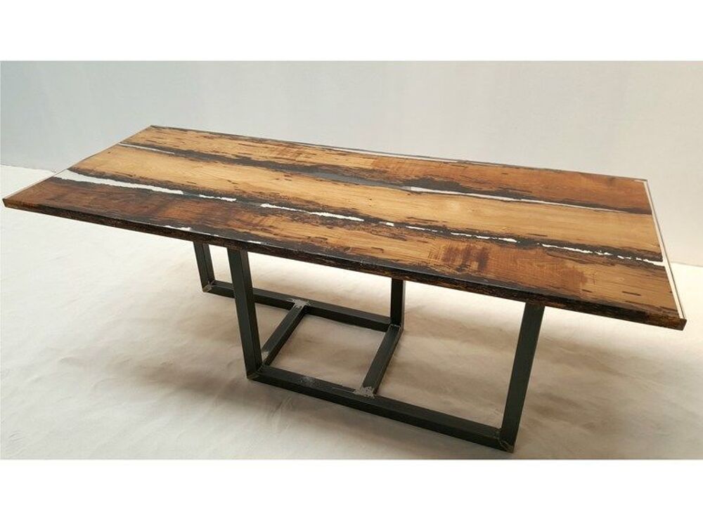 Table Design en R&eacute;sine et bois de Ch&ecirc;ne. Meubles