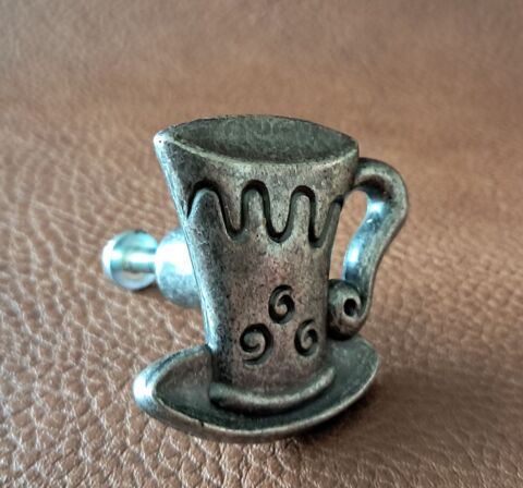 poign�e de porte en m�tal pour meuble en forme de tasse mug 2 Carnon Plage (34)