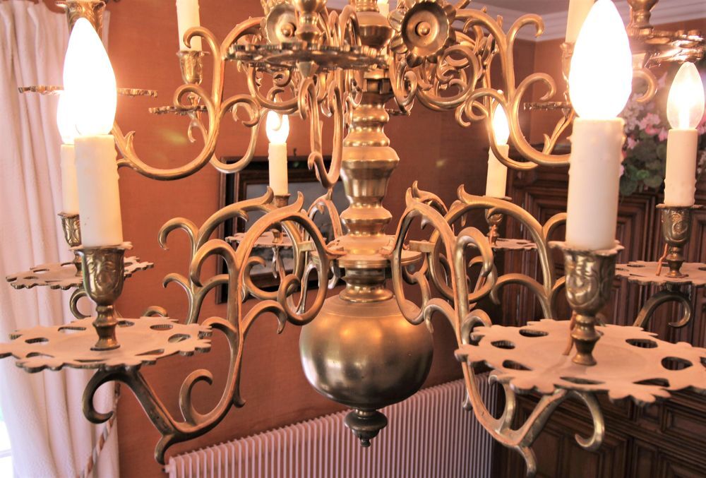 Lustre hollandais en laiton dor&eacute;. 
D�coration