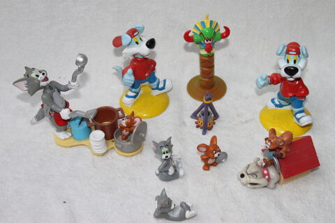 Personnages plastique  4 Montigny-Lencoup (77)