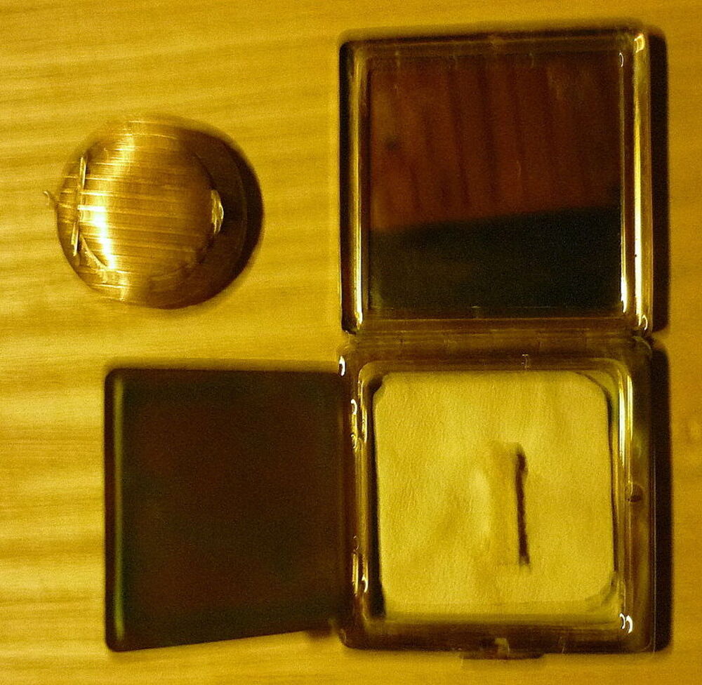 2 POUDRIERS ANCIENS (1950 / 1960) Bijoux et montres