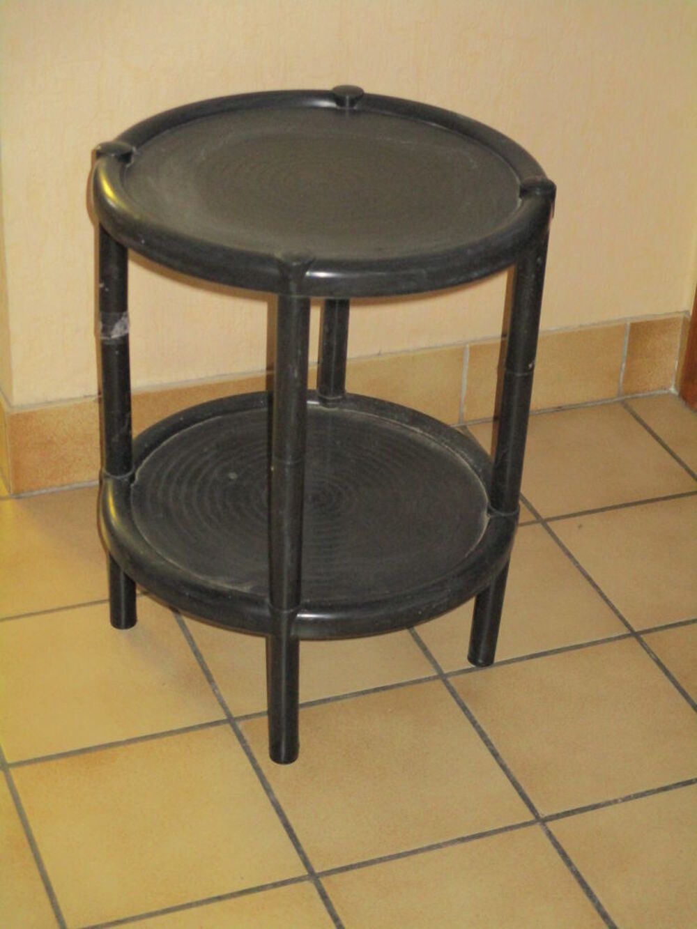 Table en plastique noire Décoration
