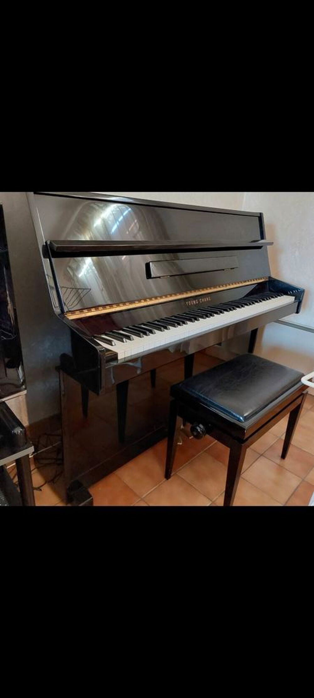 Piano droit Young Chang, laqu&eacute; noir + banquette cuir Instruments de musique
