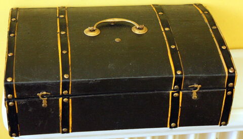 Coffret bombé ancien Malle de poupée XIX eme 100 Issy-les-Moulineaux (92)