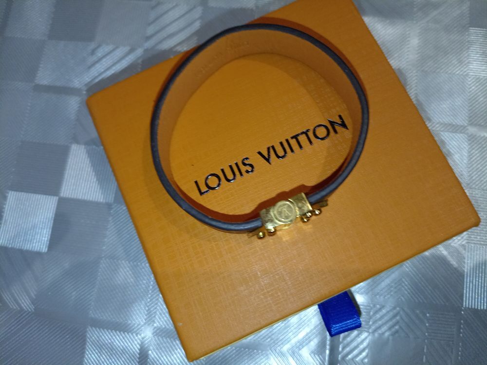 *** &Agrave; Saisir * * * V&eacute;ritable bracelet Louis Vuitton neuf Bijoux et montres