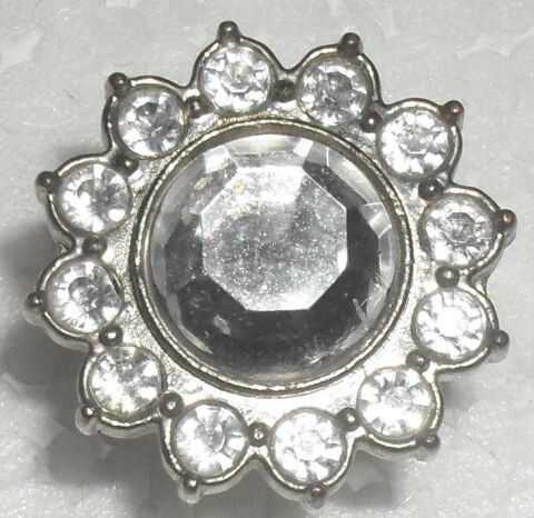 Bague Vintage avec brillants. 12 Montreuil (93)