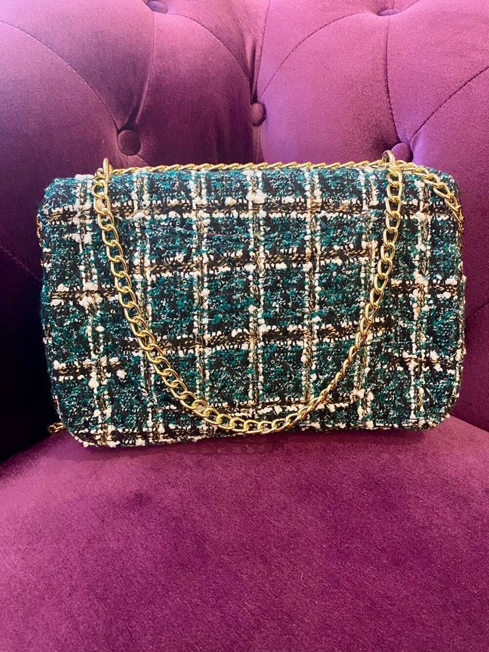 Sac vert avec chaine dor&eacute;e Maroquinerie