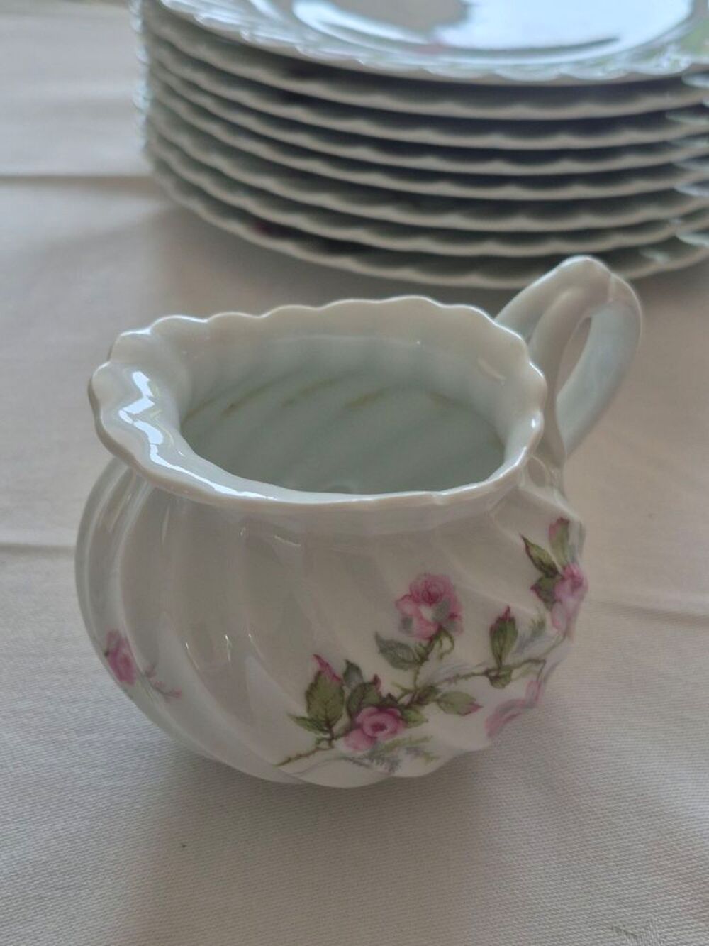 service caf&eacute; &amp; dessert porcelaine Haviland motif Eglantine Décoration