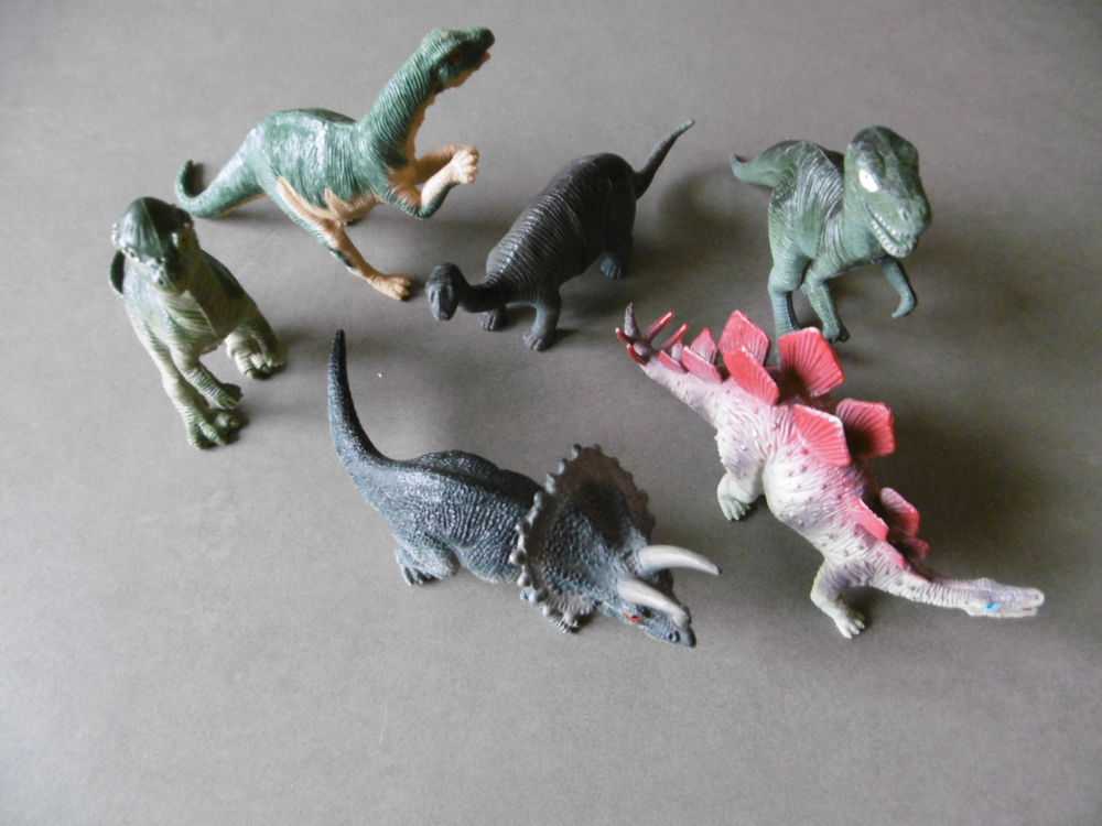 Lot de 34 dinosaures Jeux / jouets
