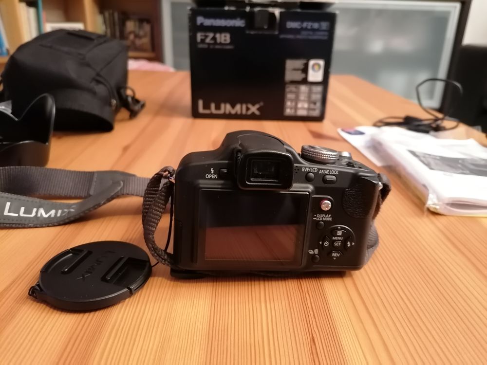 Panasonic Lumix DMC-FZ18 avec accessoires Photos/Video/TV