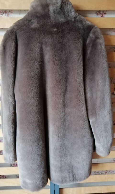 manteau imitation fourrure 0 Saint-Brieuc (22)