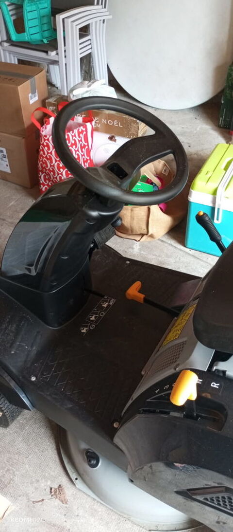 tondeuse autoport�e Tritan utilis�e 1 fois 750 Voussac (03)