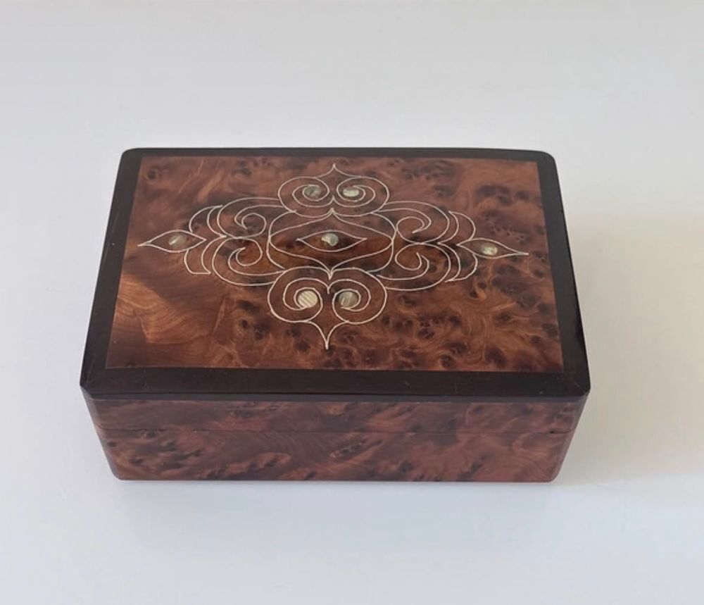 Bo&icirc;te &agrave; bijoux artisanale en bois et nacre Bijoux et montres