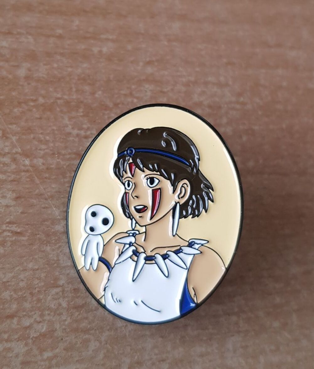 badge broche pins pin's en m&eacute;tal &eacute;maill&eacute; princesse mononok&eacute; 