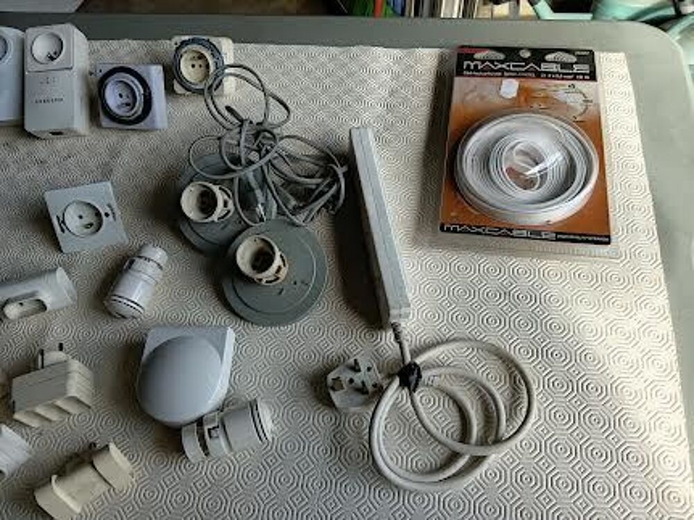 LOT ELECTRICITE PRISES INTERRUPTEURS Bricolage